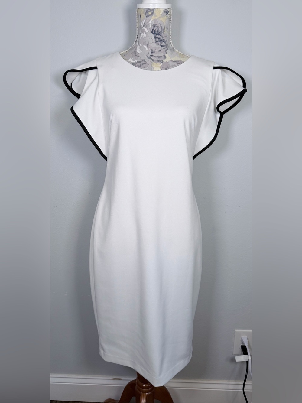 CALVIN KLEIN White Minimalist Sheath Dress with Black Trim Flutter Sleeves Size8
